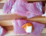 Foto del paso 2 de la receta: Medallones de solomillo con queso y salsa caucha