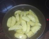 Foto del paso 2 de la receta: Muslitos de pollo glaseados con papas panaderas