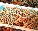 Foto del paso 5 de la receta: Huevos rotos con gulas y langostinos