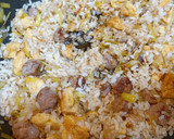 Foto del paso 4 de la receta: Arroz con salchichas y tortilla