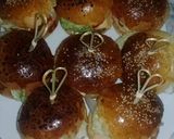 صورة لخطوة 4 من وصفة ميني برقر 🍔بعجينة قطنية ولا أروع 😋