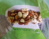 मखाने और ड्राई फ्रूट्स के फलाहारी लड्डू (Makhane aur dry fruits ki falahar ladoo recipe in Hindi) रेसिपी चरण 6 फोटो