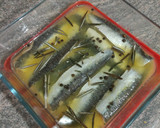 Foto del paso 2 de la receta: Sardinas marinadas con aguacate y pico de gallo