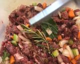 Foto del passaggio 3 della ricetta Ragu’ bianco di cinghiale