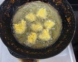A picture of step 4 of Urad Dal Vada.