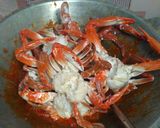 Foto langkah ke 8 dari resep Kepiting saus pedes.