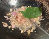 Foto langkah ke 4 dari resep Lodeh Pindang Manisa Bumbu Iris.