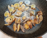 Foto del paso 3 de la receta: Espaguetis a la vongole