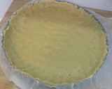 Foto del paso 3 de la receta: Tarta de manzana con masa quebrada, crema pastelera y mermelada de albaricoque. Todo casero