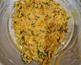 A picture of step 2 of Piyaz ke pakoray.