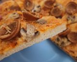 Foto langkah ke 9 dari resep Pizza Empuk Favorit Keluarga.