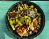 Foto del paso 15 de la receta Muslos de pollo con patatas en el pizzapan