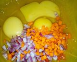 A picture of step 2 of Fried egg with vegetables.