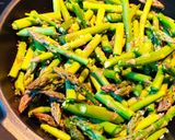 Foto del paso 2 de la receta Espárragos fritos con huevo