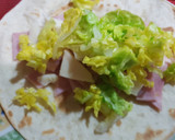 Foto del paso 3 de la receta: Fajitas de jamón, queso y lechuga