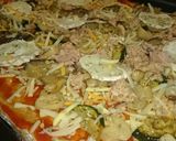 Foto del paso 3 de la receta: Pizza de tomate frito, calabacín, berenjena, queso rulo de cabra, champiñones y atún