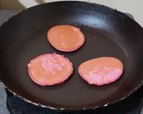 Foto langkah ke 3 dari resep Pancake Buah Naga.