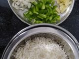 સેઝવાન રાઈસ (Schezwan Rice Recipe In Gujarati)