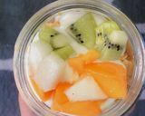Foto langkah ke 2 dari resep Fruit Parfait Yoghurt Sehat.