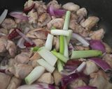 A picture of step 5 of Boneless Chicken Thighs in Oyster Sauce.
