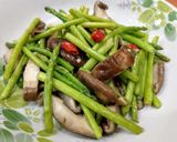 香菇炒蘆筍的食譜步驟3照片
