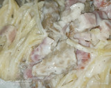 Foto del paso 4 de la receta: Tallarines con cebolleta, setas y bacon, y nata