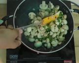 A picture of step 5 of Chilli garlic mushrooms.