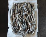 Foto del passaggio 2 della ricetta Frittelle di salicornia e alici con zenzero marinato