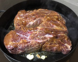 Foto del paso 3 de la receta: Bondiola a la Cerveza Negra