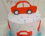 A picture of step 5 of Car theme cake.