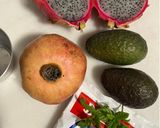 Foto del paso 1 de la receta: Postre de fruta del dragón, aguacate, granada y miel