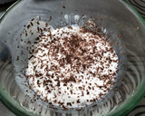 Foto del paso 5 de la receta: Delicia de yogur con manzana, nueces y chocolate