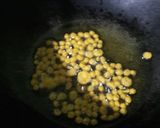 A picture of step 6 of Namkeen Boondi.