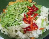 Foto langkah ke 2 dari resep Tumis Buncis Wortel Kol Sosis.
