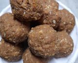 A picture of step 8 of Methi Gond ladoo.