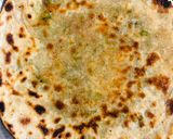 हरे प्याज़ का चटपटा पराठा (Hare Pyaz ka chatpata paratha recipe in Hindi) रेसिपी चरण 4 फोटो