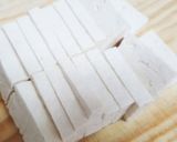 Hình bước làm 1 của món Đậu hũ rim cay ngọt Hàn Quốc 두부조림