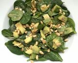 Foto del paso 6 de la receta: Ensalada de espinaca con aguacate y piñones