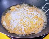 Foto langkah ke 3 dari resep Telur dadar krispi keju.