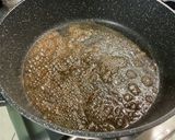 Une image de l'étape 5 de Pommes de terre sautées aux pickles, ail noir et persil.