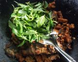 Foto langkah ke 3 dari resep Oseng tempe ikan asap kemangi.