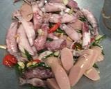 Foto langkah ke 3 dari resep Cumi Sosis Masak Cabe.