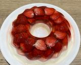 Foto langkah ke 5 dari resep Pudinb merah putih strawberry cheese.