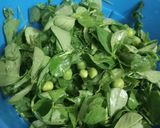 A picture of step 1 of Methi matar.