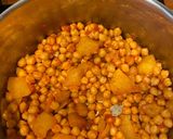 Foto del paso 4 de la receta: Potaje de Garbanzos con espinacas con Pelotitas de pan 🥖 (receta de la yaya)