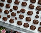 صورة لخطوة 7 من وصفة بسكوت حبات القهوة ☕ 😍