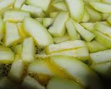 Hình bước làm 2 của món Canh bầu nấu xương và lòng gà
