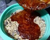 Foto langkah ke 4 dari resep Homemade Cocolate Coffee Aren Granola.