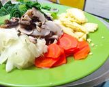 Foto langkah ke 2 dari resep Capcay kuah ayam dan sayur.
