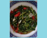 Foto langkah ke 5 dari resep Tumis Kangkung Bumbu Iris.